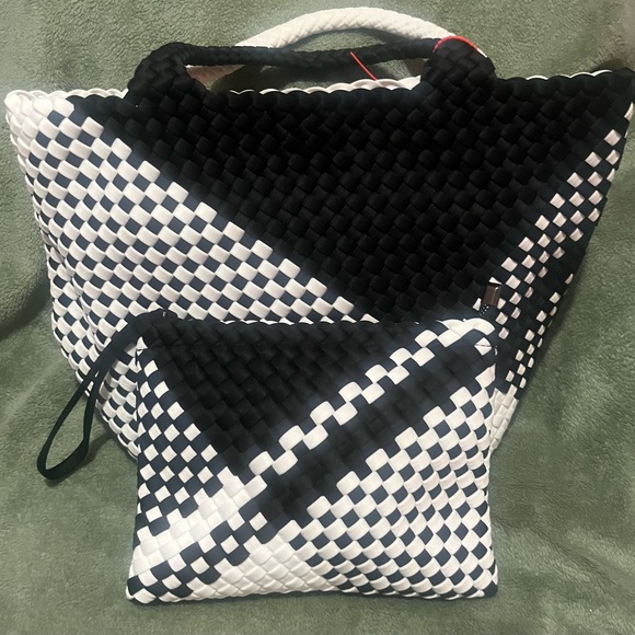 Black and White Woven Tote Bag - Picture 1 of 7